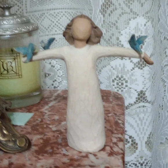NWT WILLOW TREE "Happiness" Figurine - Picture 1 of 5